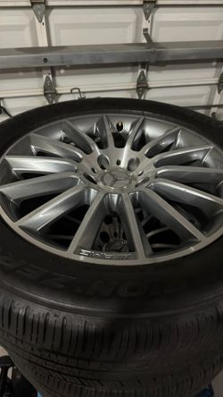 Mercedes G wagon 20” wheels & tires