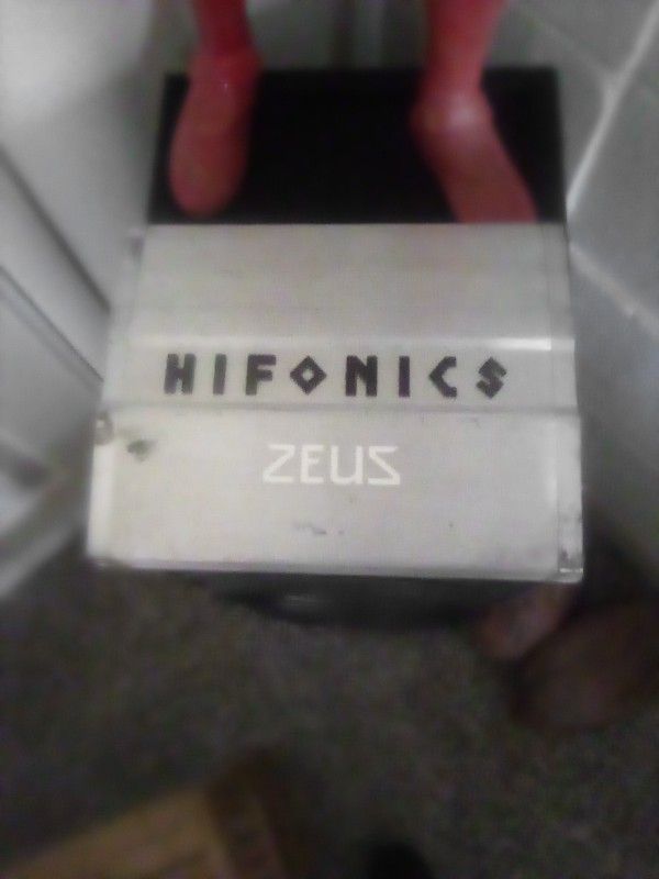 Alpine Type R 10 In Subwoofers /Hifonics Amp