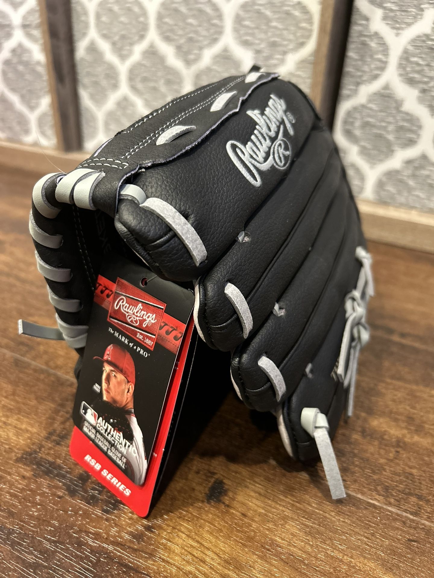 New Rawlings 14 Inch Softball Glove, Right-handed
