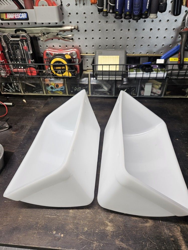 Chicken or pet feeder