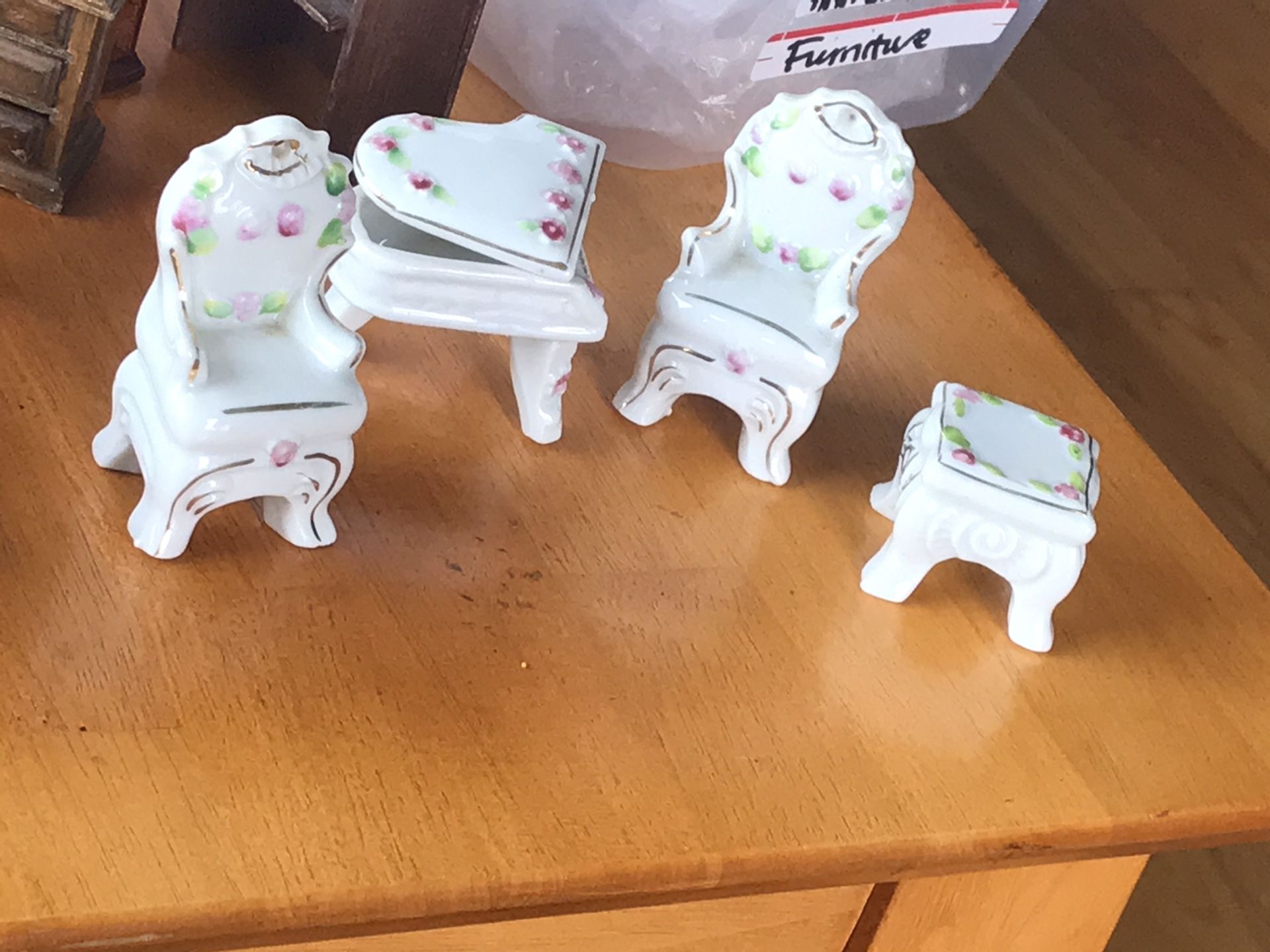 Antique Dollhouse furniture - 4 Pc - Made In occupied Japan 