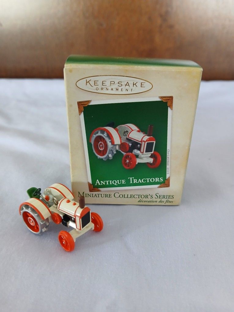 2005 Hallmark Die Cast Metal Tractor Christmas Ornament
