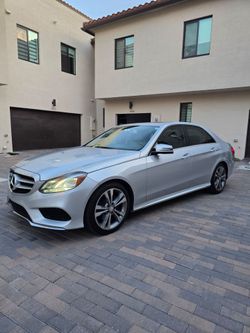 Mercedes benz E350 mynt condition low milles!