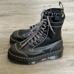 Dr. Martens Moreno Bex smooth leather platform boots, like new! Size 8US M/9US L