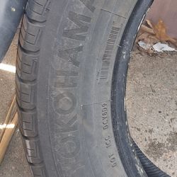 235/60/18 Yokohama AVID Ascend LX