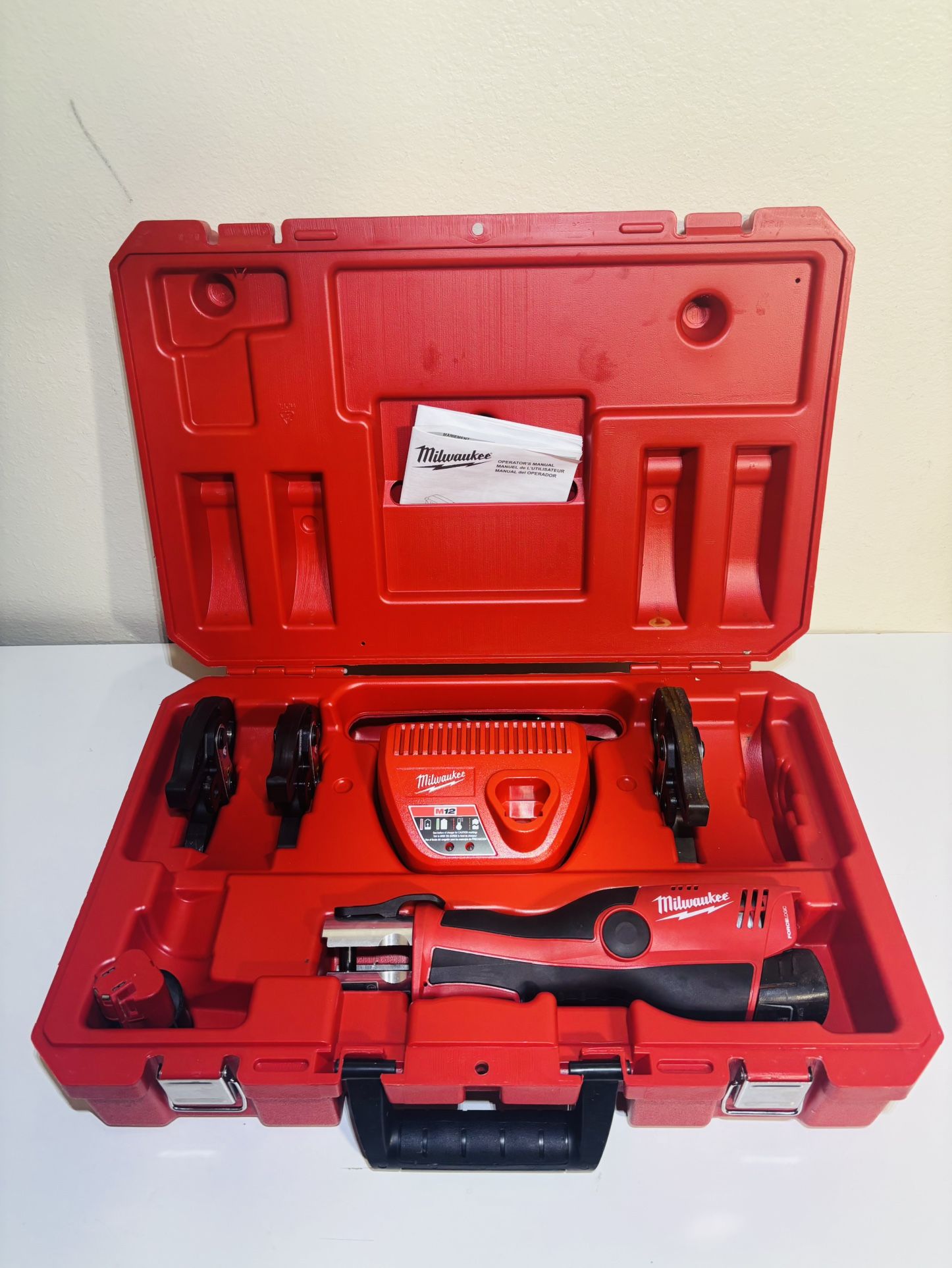 Milwaukee M12 12 Volt Force Logic Cordless Press Tool Kit (3 Jaws