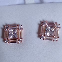 Very Stunning 🆕 14k Rose Gold🌹 Diamond 💎 Earrings!!!