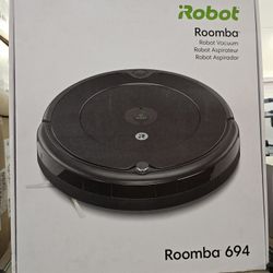 iRobot Roomba 694 Robot Vacuum-Wi-Fi Connectivity, Personalized Cleaning Recommendations, Works with Alexa, Good for Pet Hair, Carpets, Hard Floors