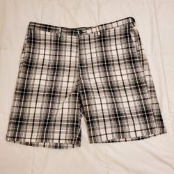 Black & White Plaid Performance Golf Shorts Size 40 Cool 18 Pro