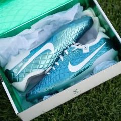 Nike Teimpo Size 9