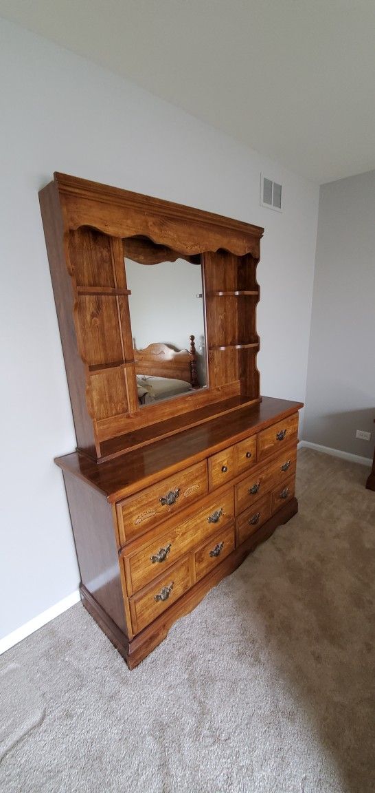 Bedroom Set w/ dresser, hutch/mirror, night stand, queen size headboard 