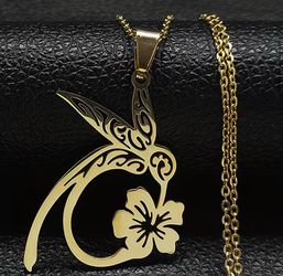 ✨🔥NEW STAINLESS STEEL HOLLOWED OUT HUMMINGBIRD  NECKLACE