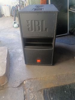 2 bajos JbL ...size dobles 15 speakers ..DJ