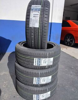 255/45R19 Kumho Set Of 4 New Tires