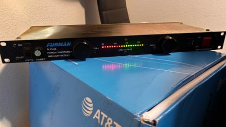 FURMAN POWER CONDITIONER  & LIGHT MODULE