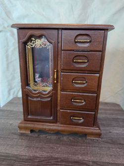 Vintage wooden musical jewlery box