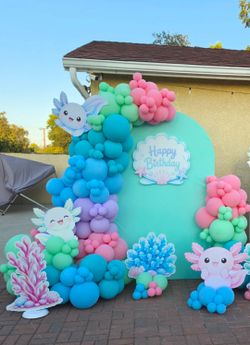 Under the sea balloon garland and backdrop