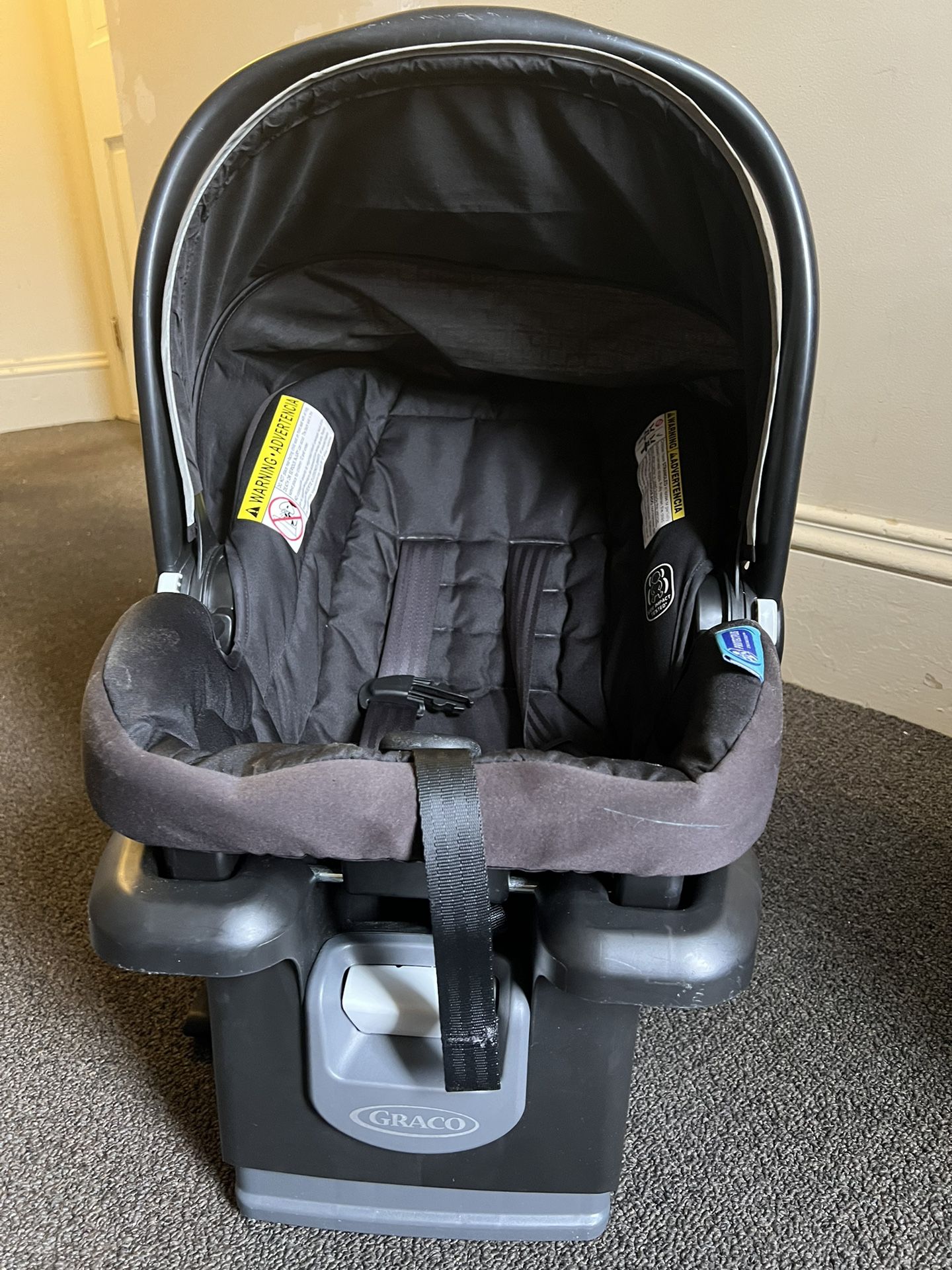 Graco Infant Car Seat And Base 