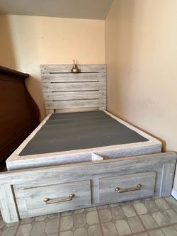 Full size bed