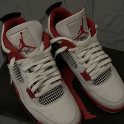 Jordan 4 Fire Red size 9.5