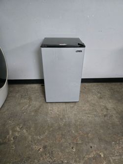 Magic chef mini fridge
