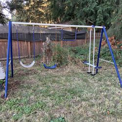 Swing set 