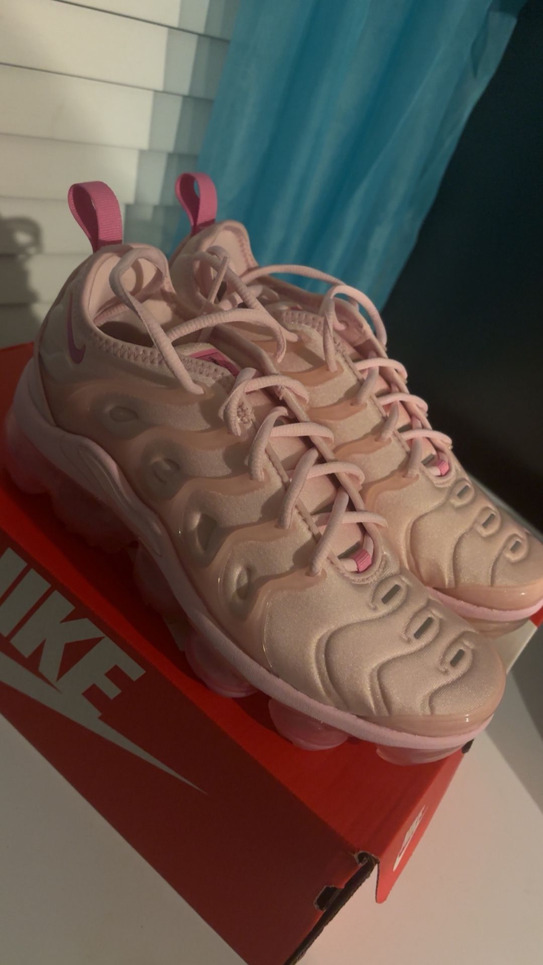 Women’s 7.5 Nike Vapor Max Plus Pink Foam