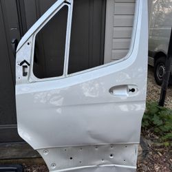 Sprinter  2019-2025 Left door And Door Parts 
