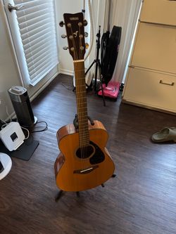 Yamaha Guitar and stand