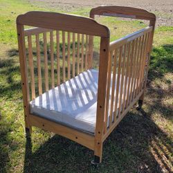 Foundations Crib with See Through Head and Foot Sides, Has Wheels, Comes with Mattress 