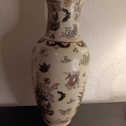 EXQUISITE Antique Japanese Circa 1920 Satsuma 15" Imperial Vase.
