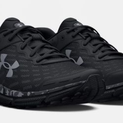 UNDER ARMOUR CHARGED TRIPLE BLACK
