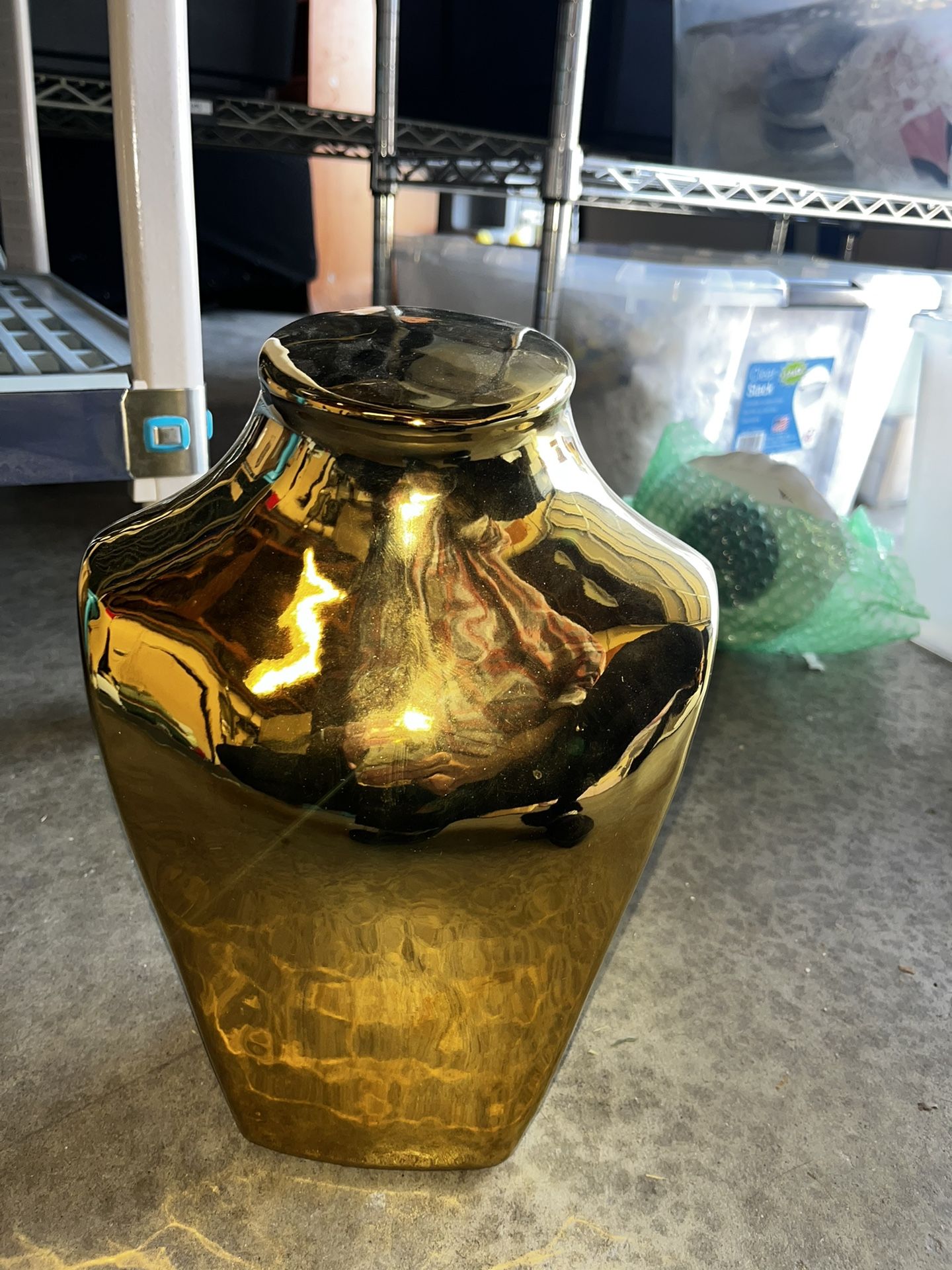 gold body shape necklace holder