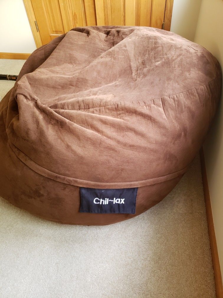 Chil~lax Bean Bag. Great Condition. No Pets. Washable Cover. 