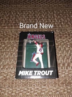 Brand New Open Box 2015 Anaheim Angels Mike Trout Famous Catch Collectable Figurine