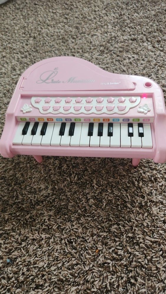 Girl Piano