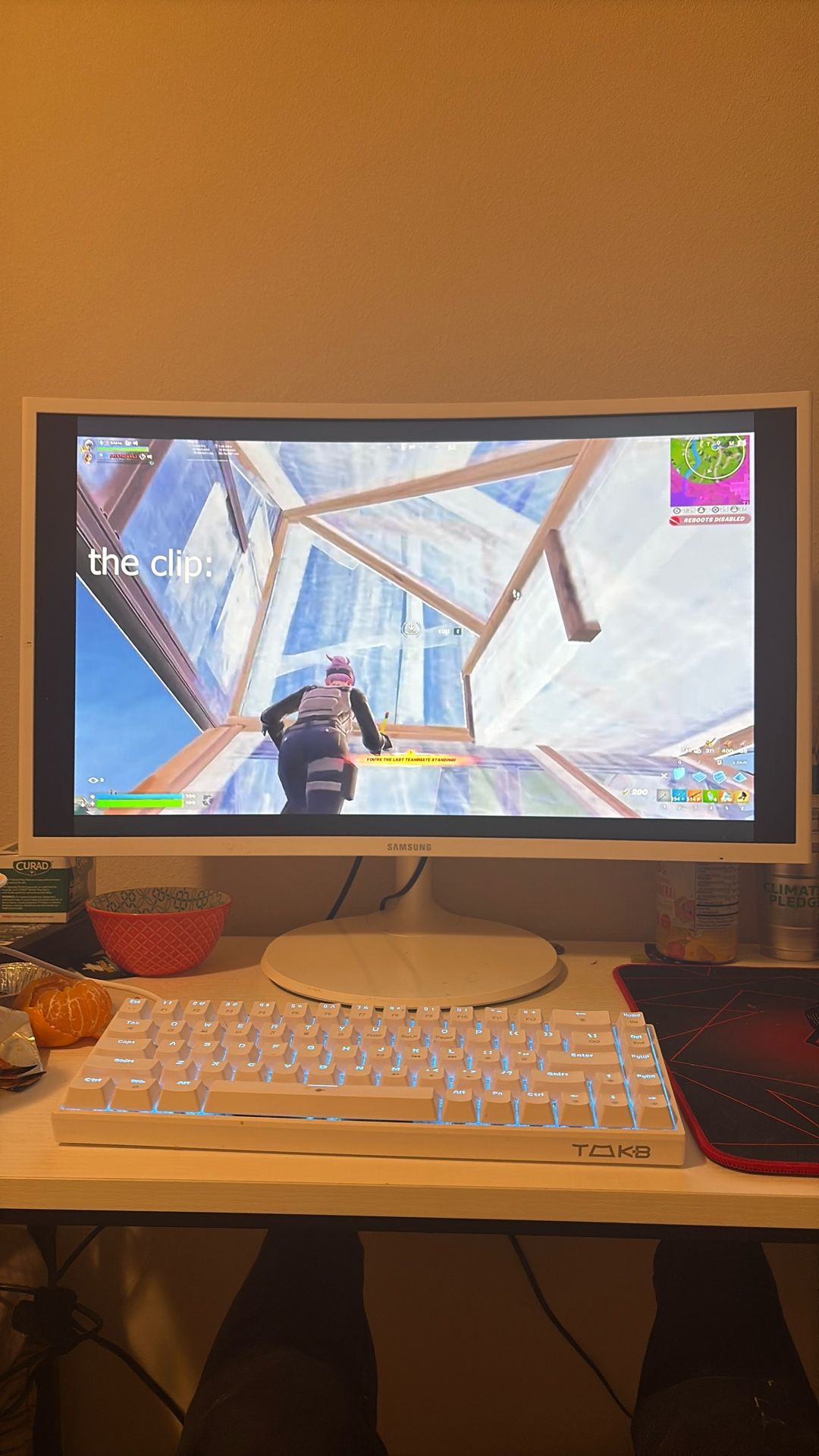 Samsung 27in White Super-Slim Curved 1080i LED Monitor, 1920 x 1080 Resolution (used Great Condition)