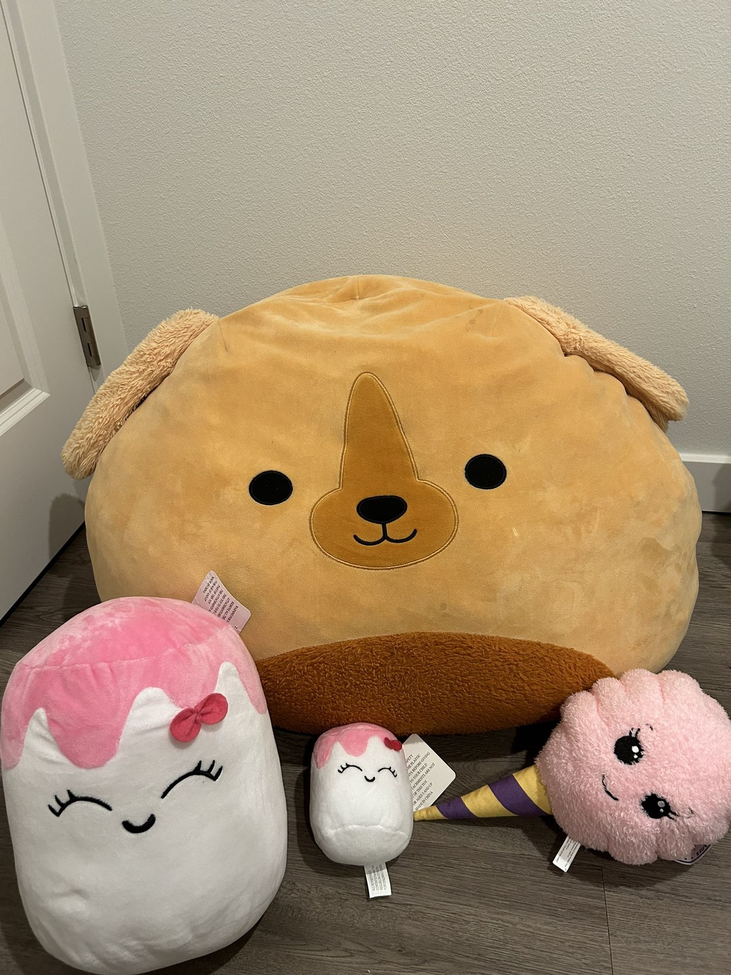 Sqishmallows And Plushies