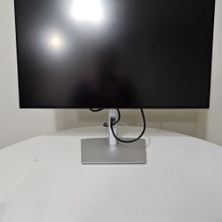 2 Monitors Dell UltraSharp U2722D 