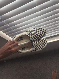 9.5 MENS 11 W Slip On Checkered Vans