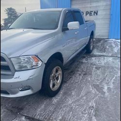 2010 Dodge Ram Hemi 166000 Miles Runs Drives Good No Lights On But The Tire Pressure Light  Fully Loaded  Heated Seats Sun Roof