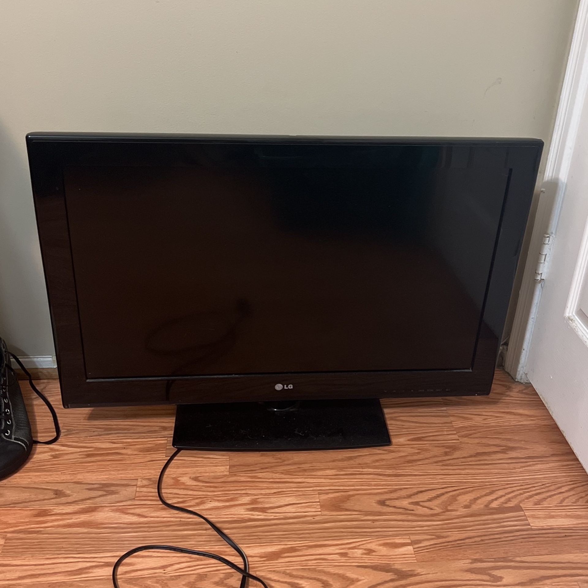 32” LCD Flat Screen TV