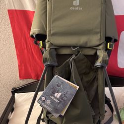 Deuter Kid Comfort Child Carrier and Backpack for Travel & Hiking with Toddlers.