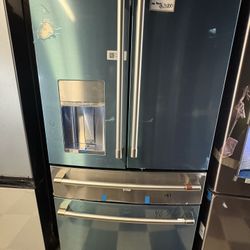 GE Café Refrigerator With Water And Ice In Stainless Steel 