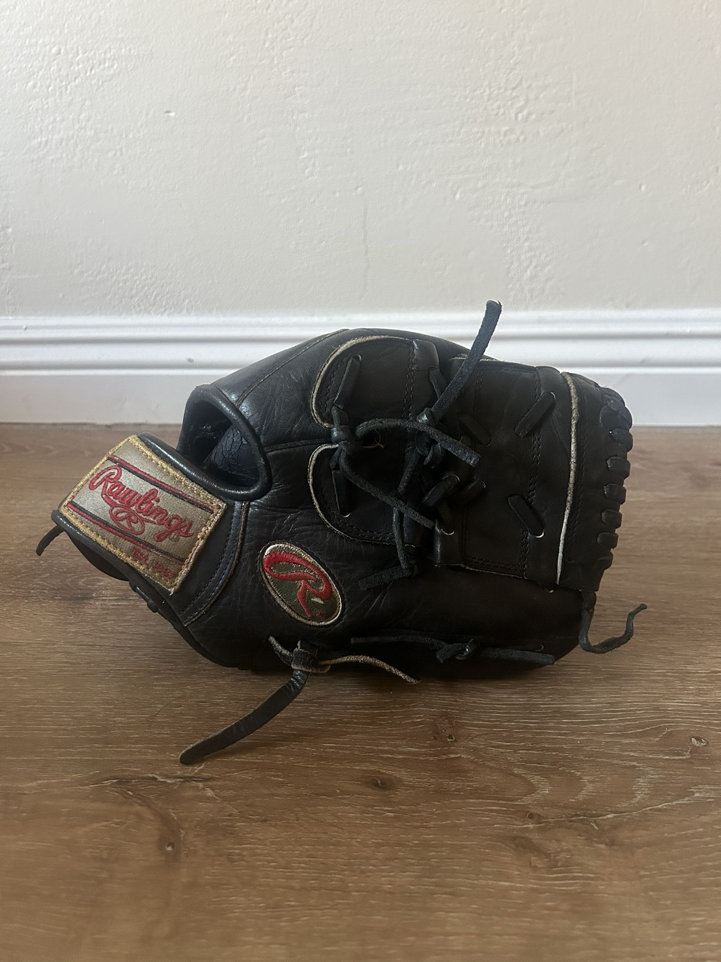 Rawlings Gold Glove GG209 11.5 Inch Gold Patch Infield Glove