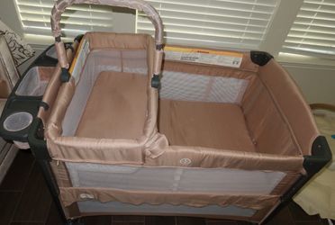 Baby bassinet/playard