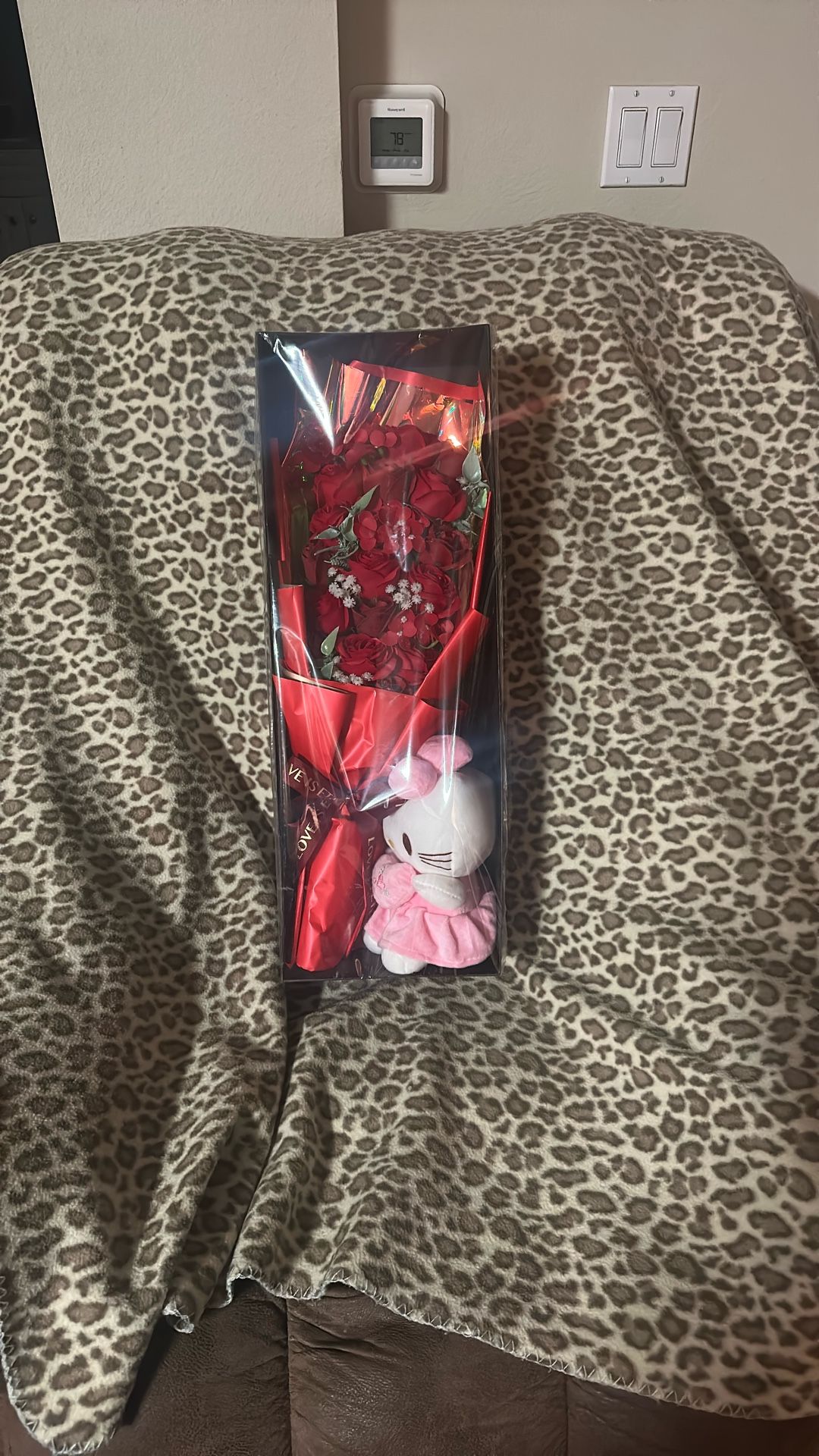 Hello Kitty Flower Gift Bow