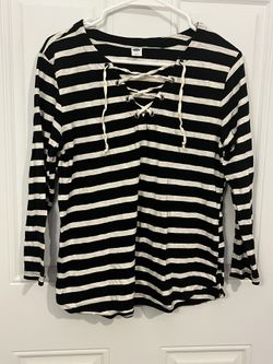 Women’s Petite Medium Old Navy Black & White Striped Long Sleeve Shirt