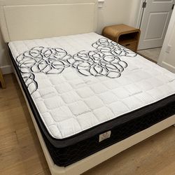 Queen size mattress pillow top 12”.     New mattress.     Same day delivery