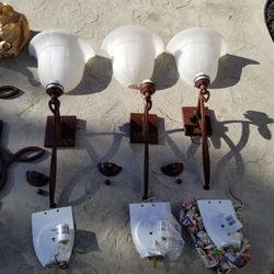 3 Wall sconces